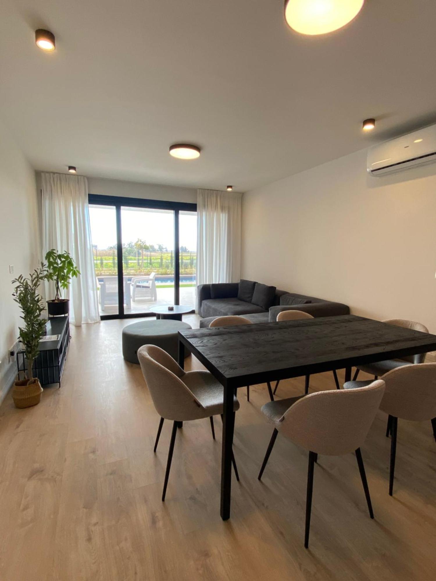 Sunset Gardens - Holiday Apartments - By Tlv Living Limasol Buitenkant foto