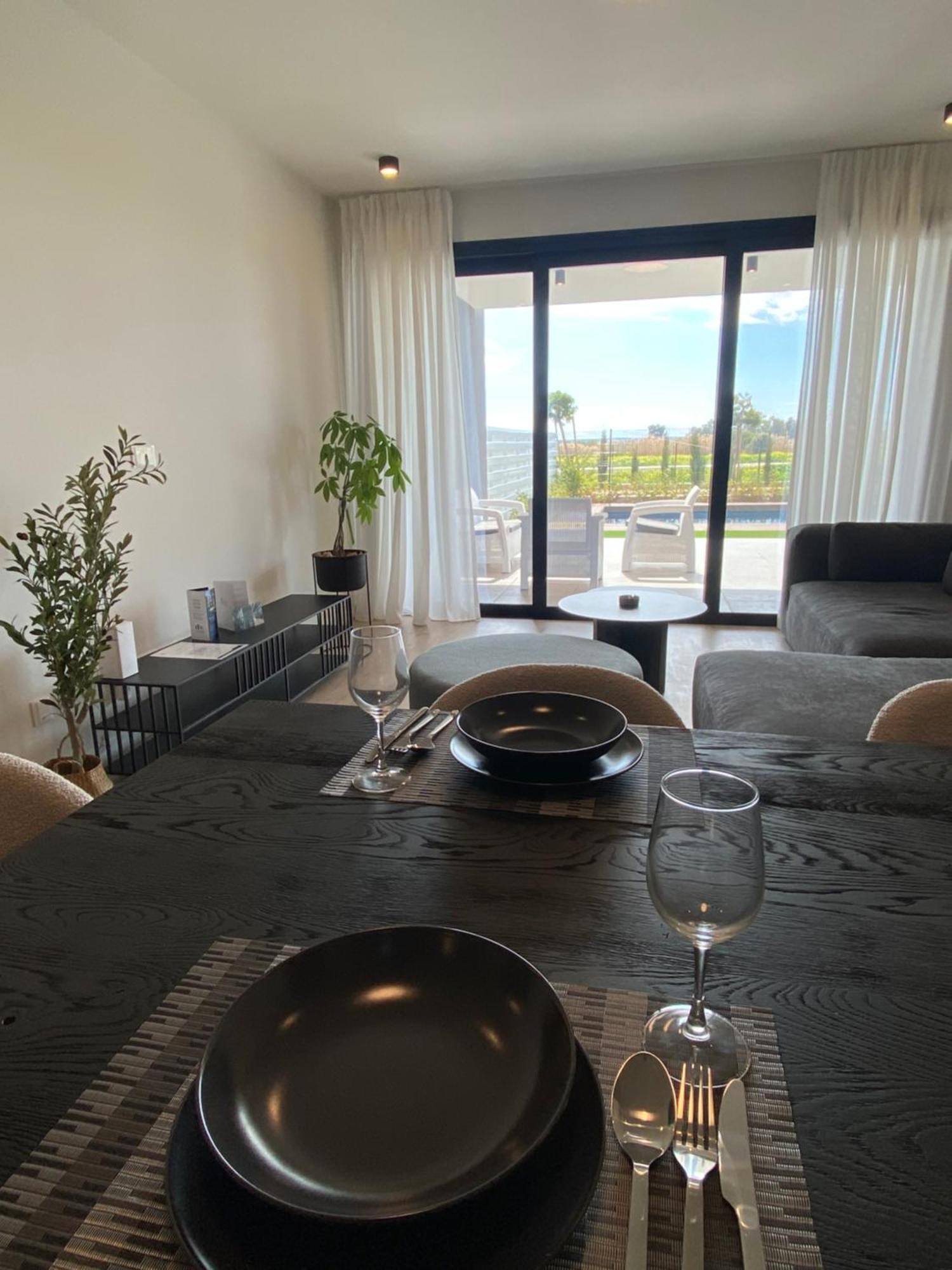 Sunset Gardens - Holiday Apartments - By Tlv Living Limasol Buitenkant foto