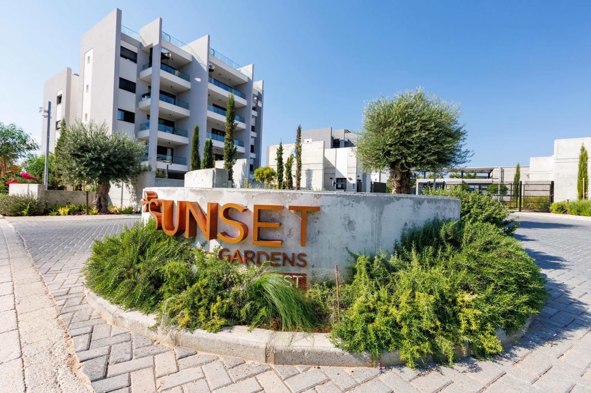 Sunset Gardens - Holiday Apartments - By Tlv Living Limasol Buitenkant foto