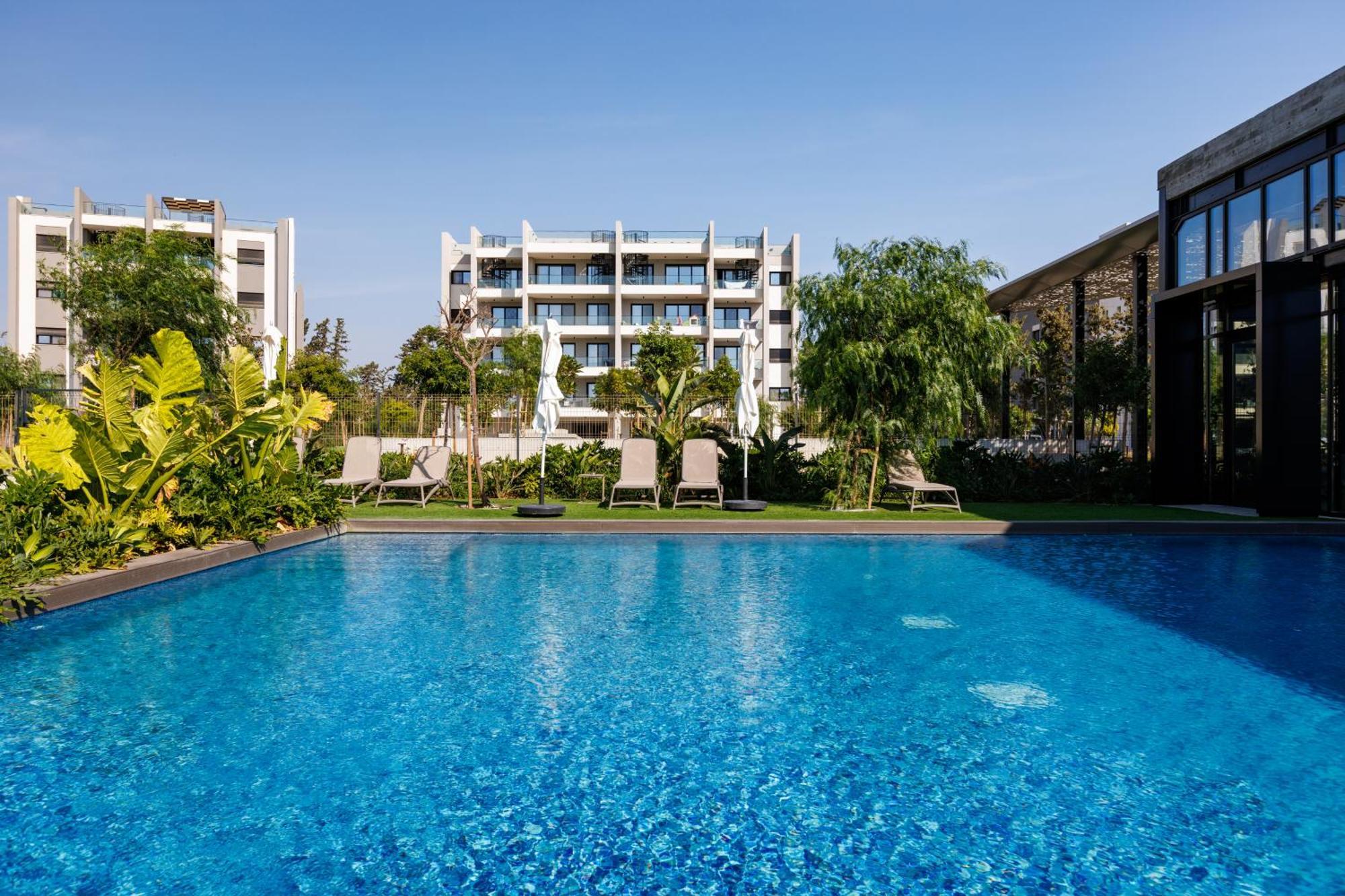 Sunset Gardens - Holiday Apartments - By Tlv Living Limasol Buitenkant foto
