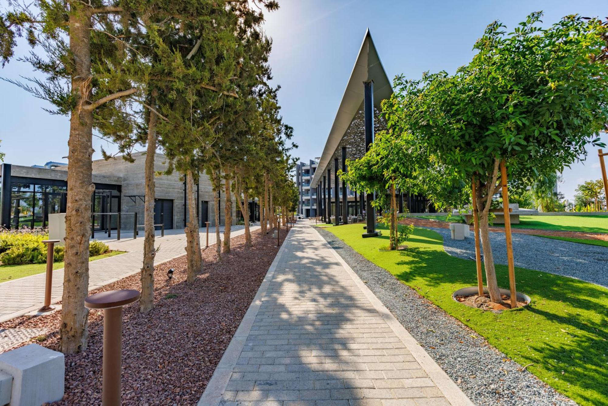 Sunset Gardens - Holiday Apartments - By Tlv Living Limasol Buitenkant foto